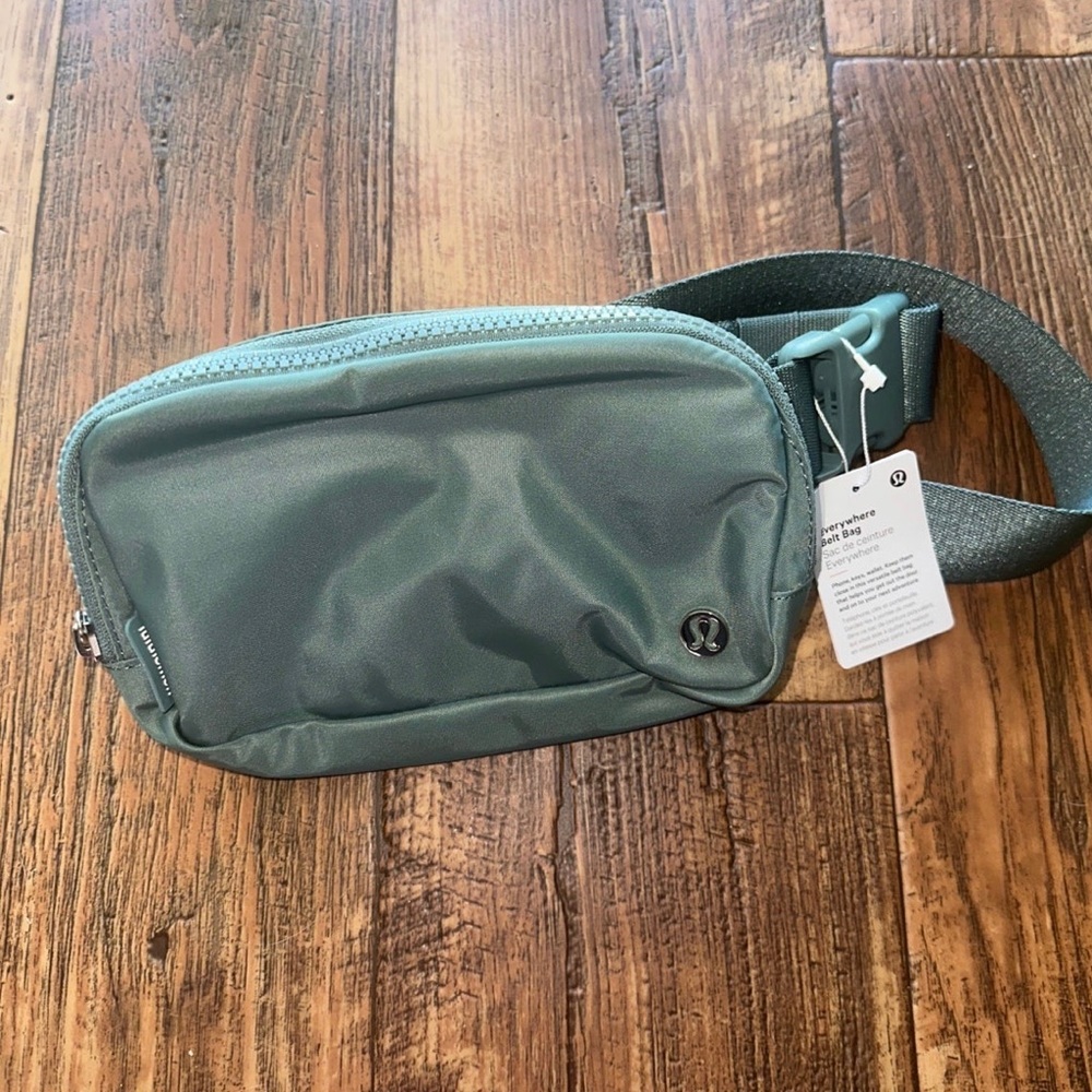 NWT lululemon belt bag in tidal teal